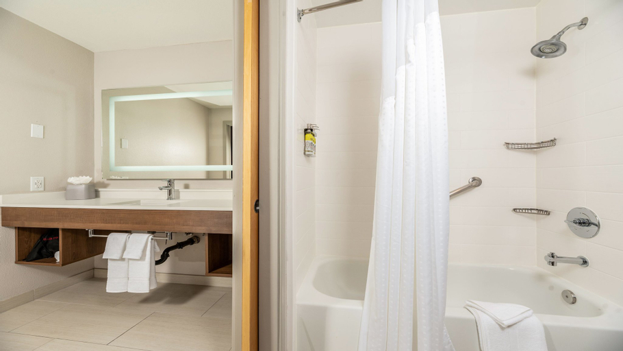 Bathroom 23