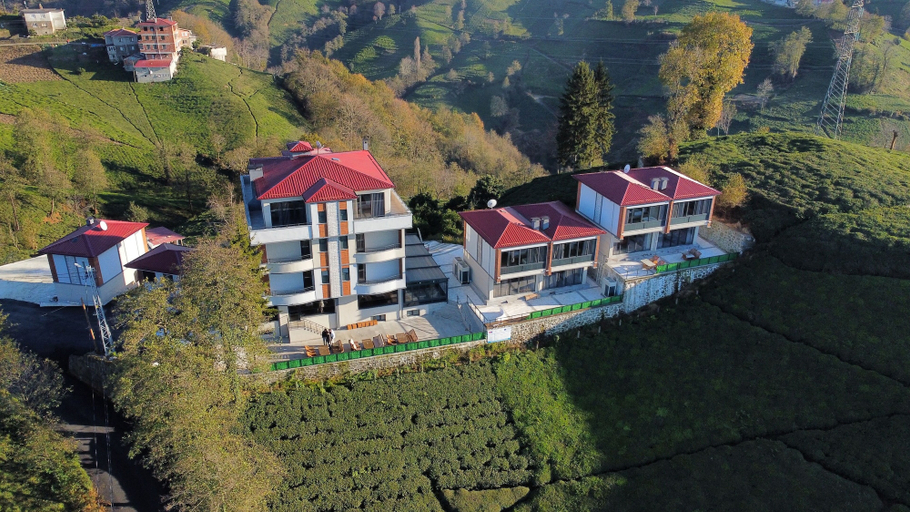 Exterior & Views