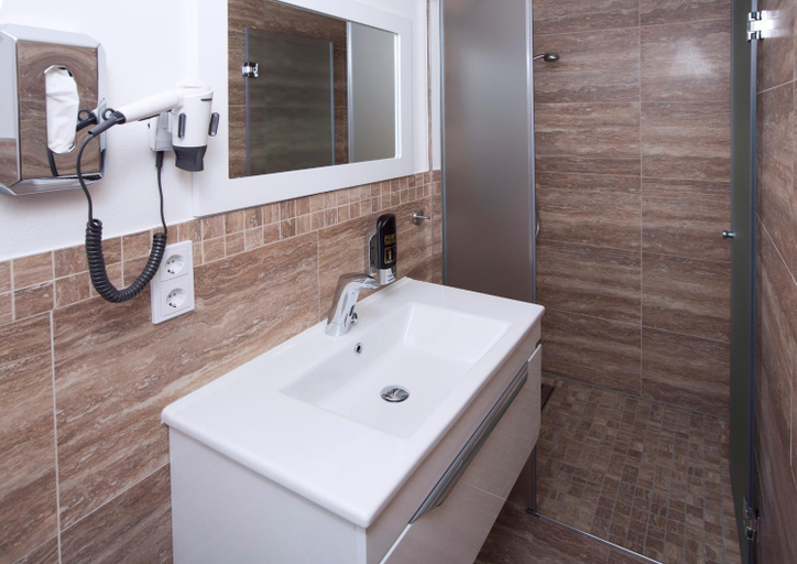 Bathroom 2, CityHotel am McKeePlatz, Schwäbisch Hall