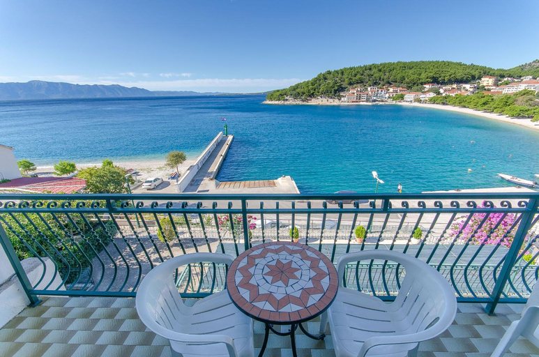 Others 5, Apartments Moloco, Gradac