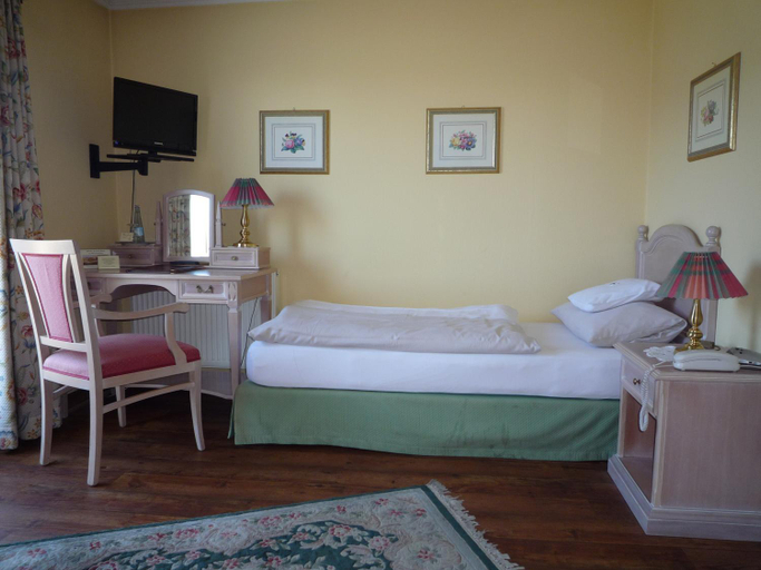 Bedroom, Hotel Behringer's Traube, Breisgau-Hochschwarzwald