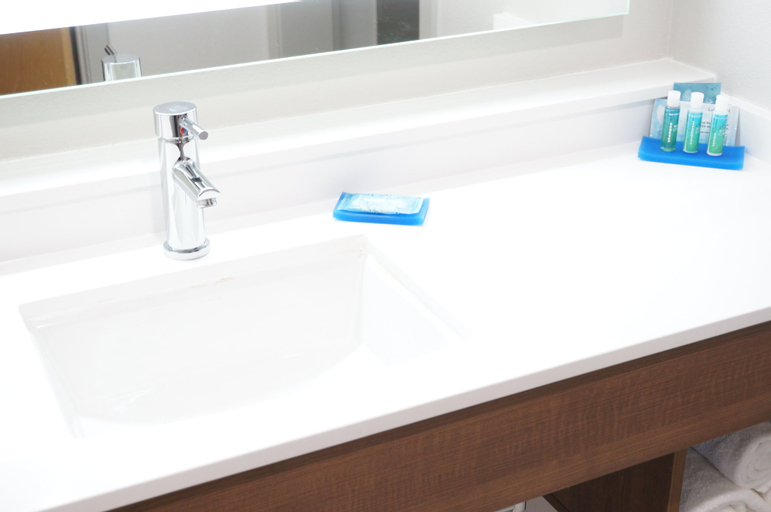 Bathroom 26