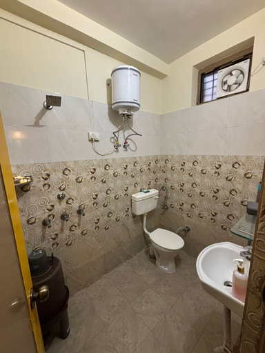 Bathroom 5, Sai Veda Wellness by YANA Healthcare, Dehradun