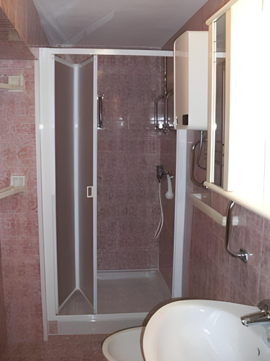 Bathroom, Apartment 1217, Premantura