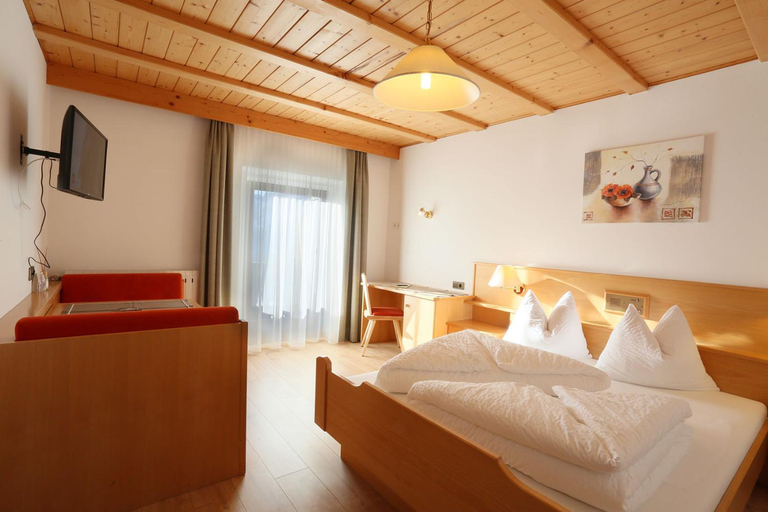 Bedroom 2, Alpenhotel Ratsberg 1650m, Bolzano