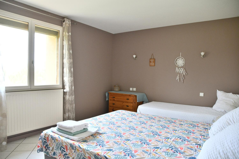 Bedroom 2, Chambre d'hote L'Oiseau Blanc, Ain