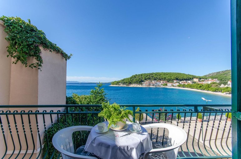 Others 2, Apartments Moloco, Gradac