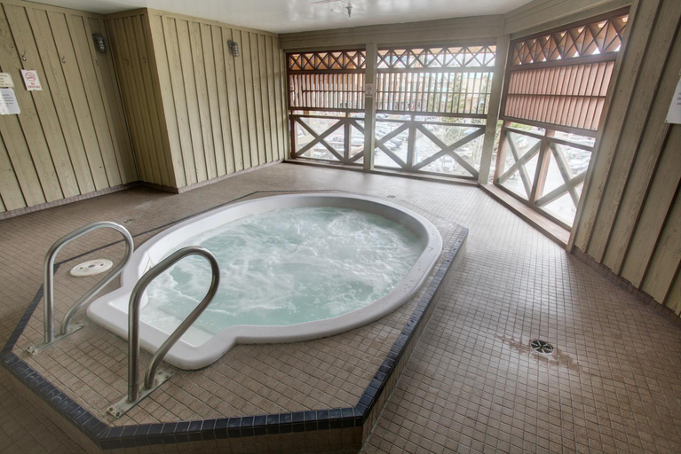 Bathroom 3, Marketplace Lodge, Squamish-Lillooet