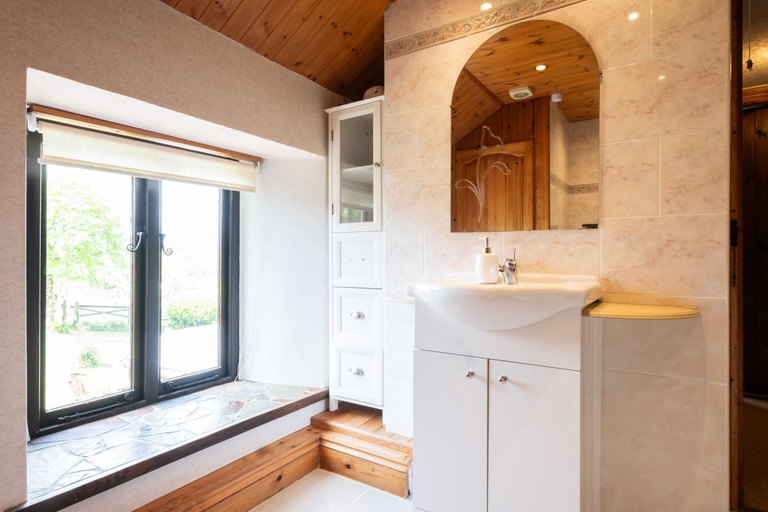 Bathroom 3, Charming Guest House in Cornish Countryside, Cornwall