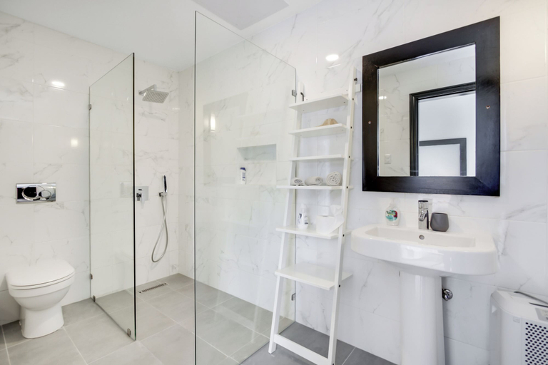 Bathroom 4, Two Luxury Villas in Cocotal for Large Groups – With Jacuzzi, Pools, Gym, Salvaleon de Higuey