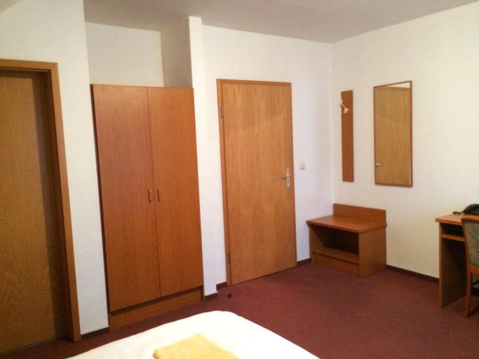 Bedroom 4, Zur Krone, Region Hannover