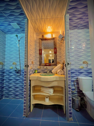 Bathroom 13