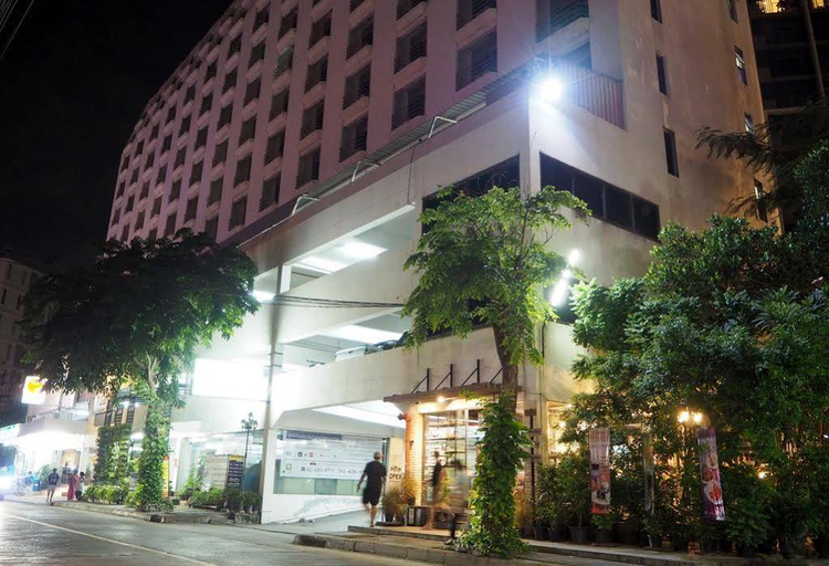 Exterior & Views 2, Watana Hotel, Huai Kwang