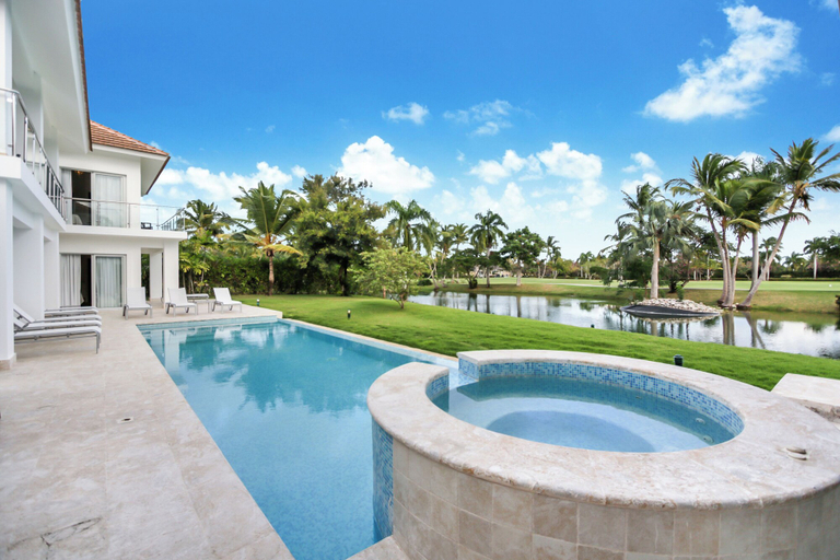 Sport & Beauty 3, Two Luxury Villas in Cocotal for Large Groups – With Jacuzzi, Pools, Gym, Salvaleon de Higuey