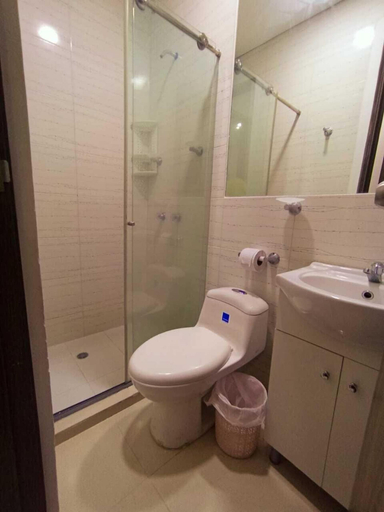 Bathroom, a una cuadra de la playa, Santa Marta (Dist. Esp.)