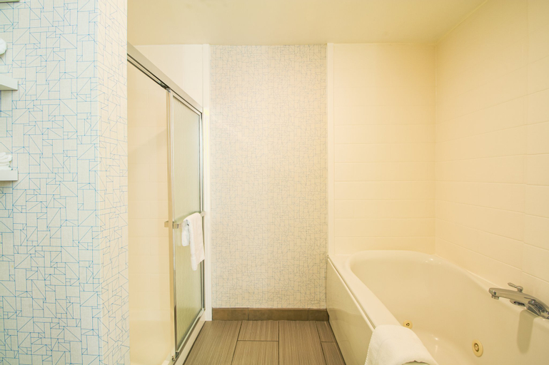 Bathroom 14