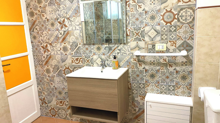 Bathroom 3, Case Vacanze Il Sorriso, Catania