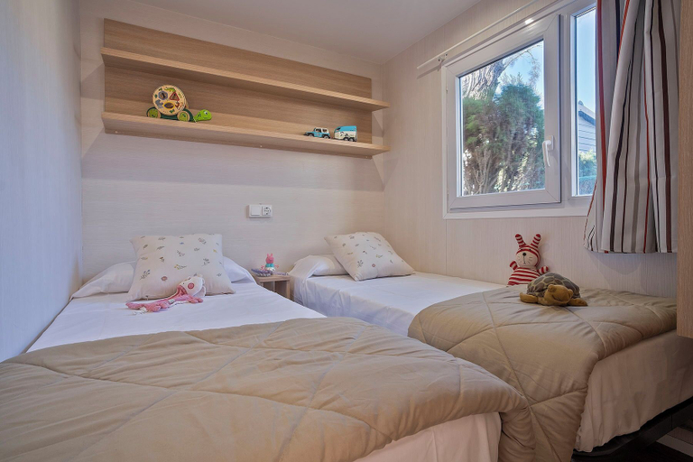 Bedroom 3, Camping Castell Mar, Girona