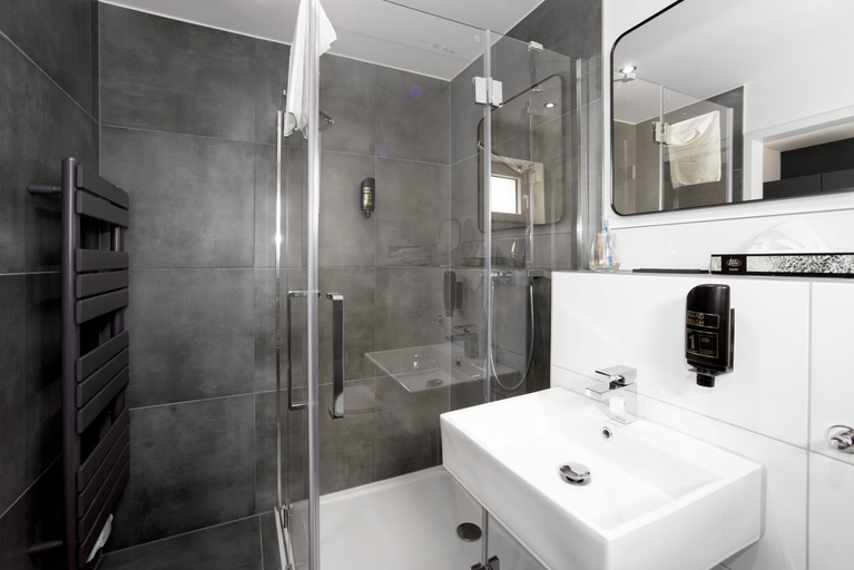 Others 4, Hotel Deluxe, Recklinghausen