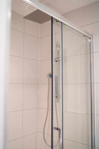 Bathroom 3, York House Apartments, York