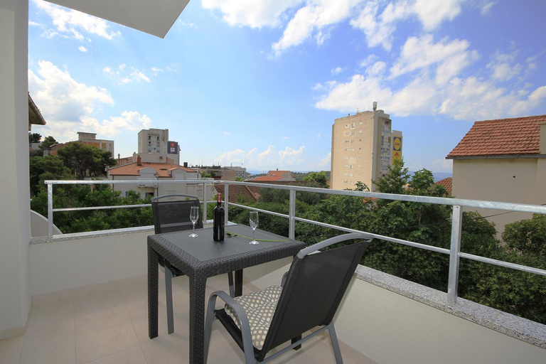 Others 3, Apartmani Lovre, Makarska