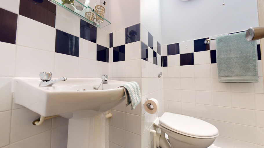 Bathroom 3, Daisy Bank - Campus Accommodation, Manchester