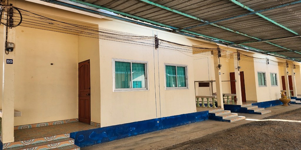 Exterior & Views 16