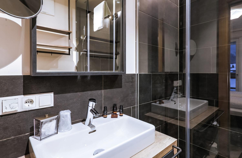 Bathroom 10