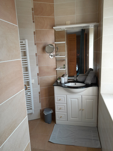 Bathroom 4, Le Menhir, Vendée
