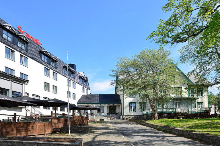 Exterior & Views