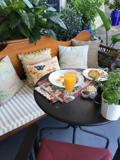 Food & Drinks 4, Riverview Motel Brisbane, Hamilton