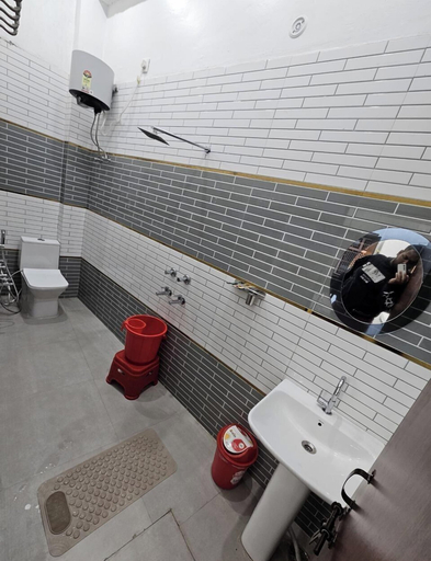 Bathroom 3, Kharari Guesthouse, Faizabad