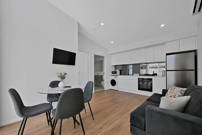 The Elm Apartments - The Sunshine Room, Orange