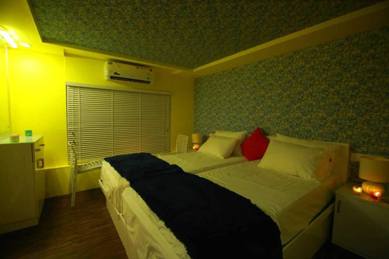 Bedroom 2, Whispering Waters Houseboat, Alappuzha