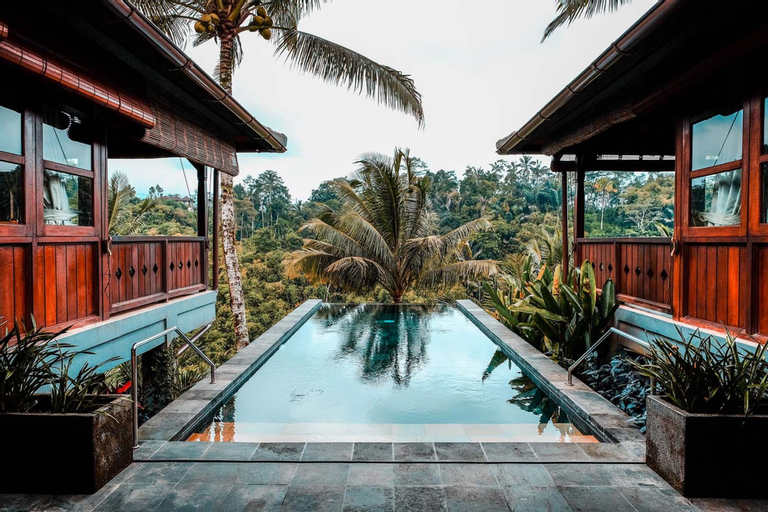 Swimming Pool 13