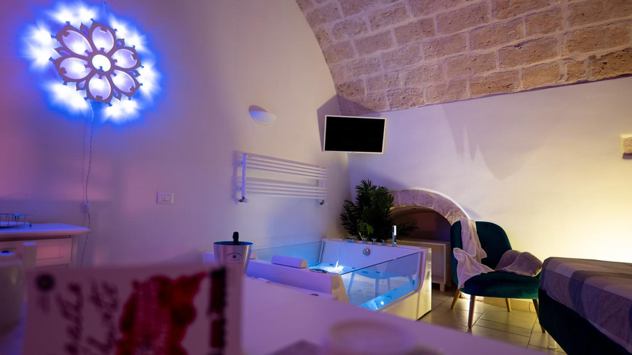 Others 2, Suite al 10, Brindisi