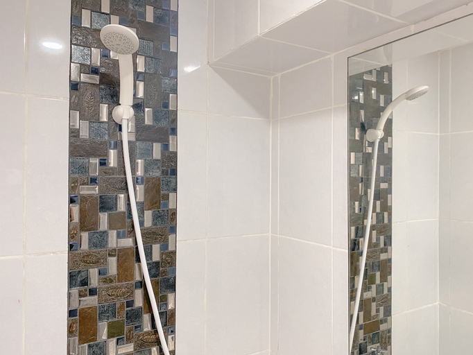 Bathroom 5, Homey Studio Apartment Tokyo Riverside PIK 2 By Travelio, Tangerang
