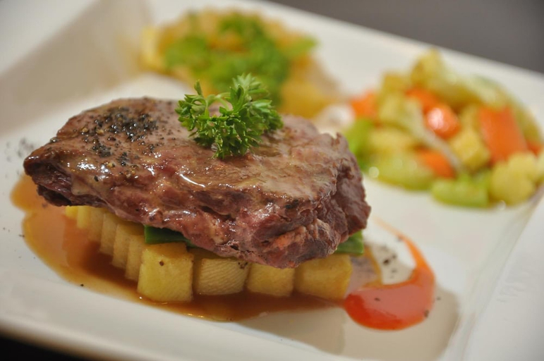 Food & Drinks 8