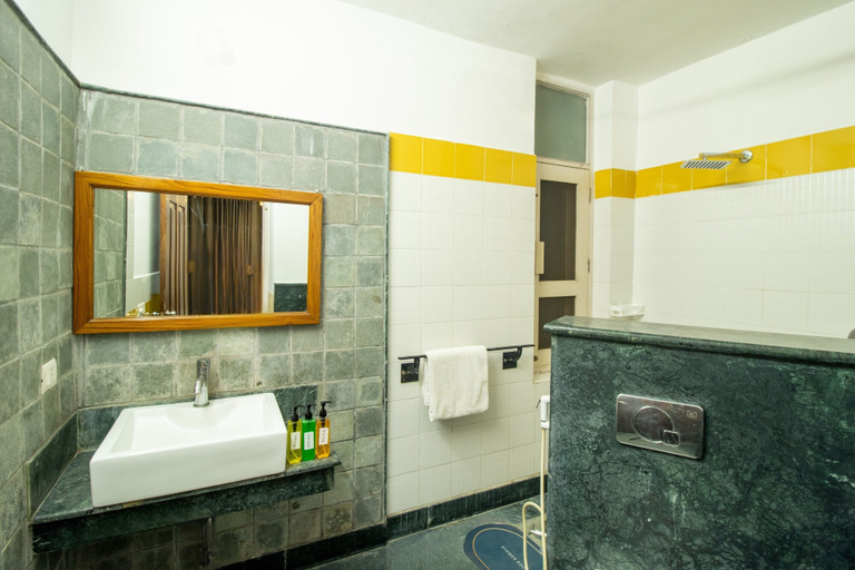 Bathroom 4, Opulent Antique 6BR Villa in Gurugram, Gurgaon