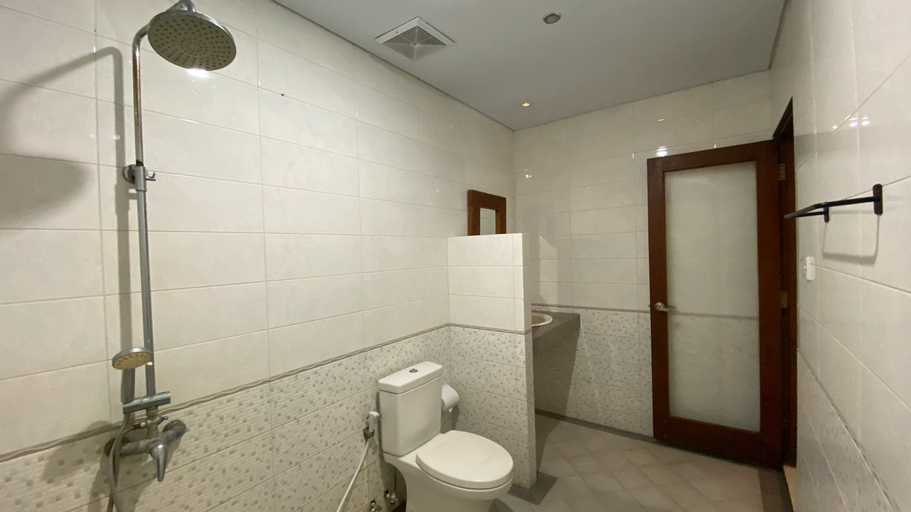 Bathroom 9