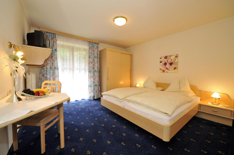 Bedroom 2, Hotel-Restaurant Schwaiger***, Sankt Johann im Pongau