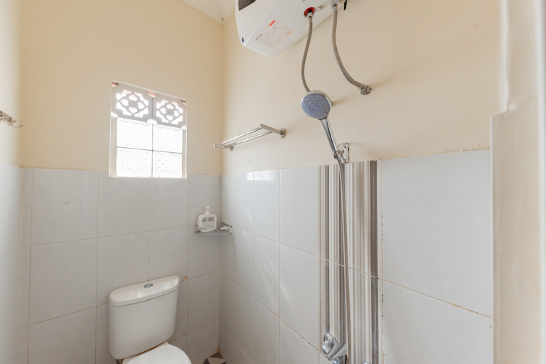 Bathroom 11