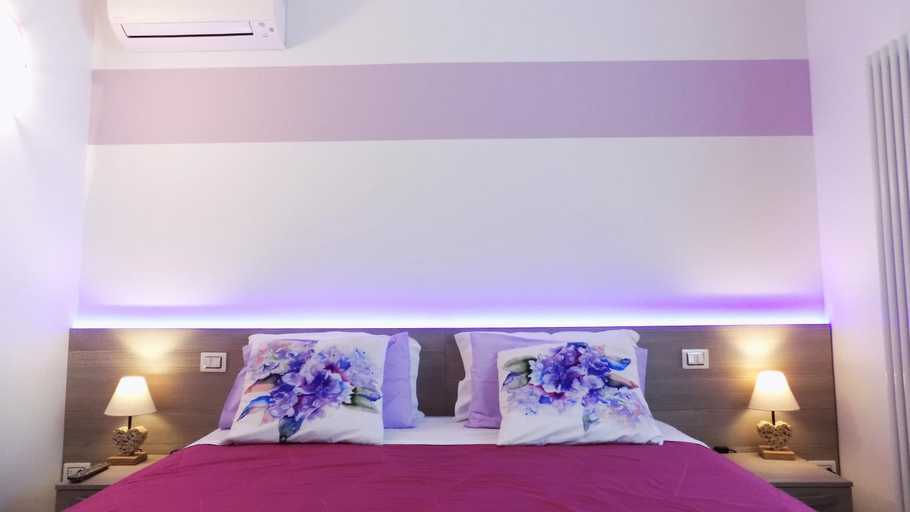 Bedroom 3, MillyHolidays - Apartment Lilla - Center - Nearby Beach - Private Garden - Spa Pool, Verona