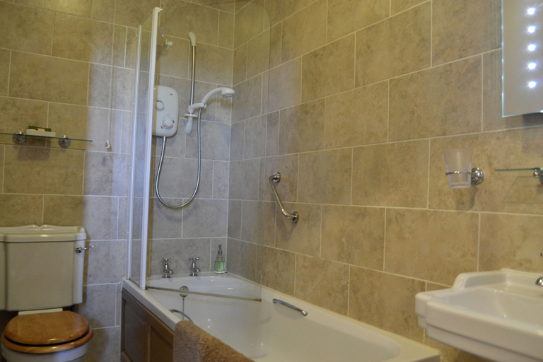 Bathroom 4, Broome Park Farm B&B, Shropshire