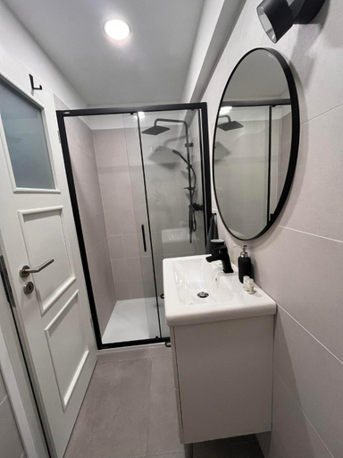 Bathroom 2, Central Studio, Pécs