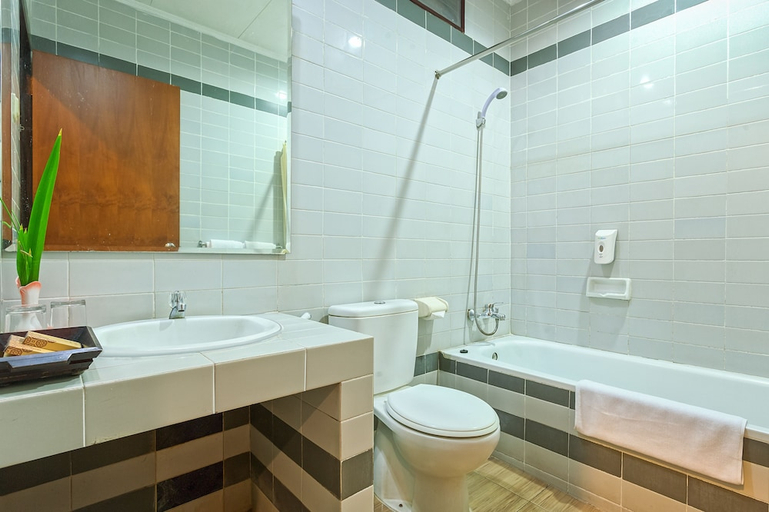 Bathroom 4, Hotel Montana Dua Malang, Malang
