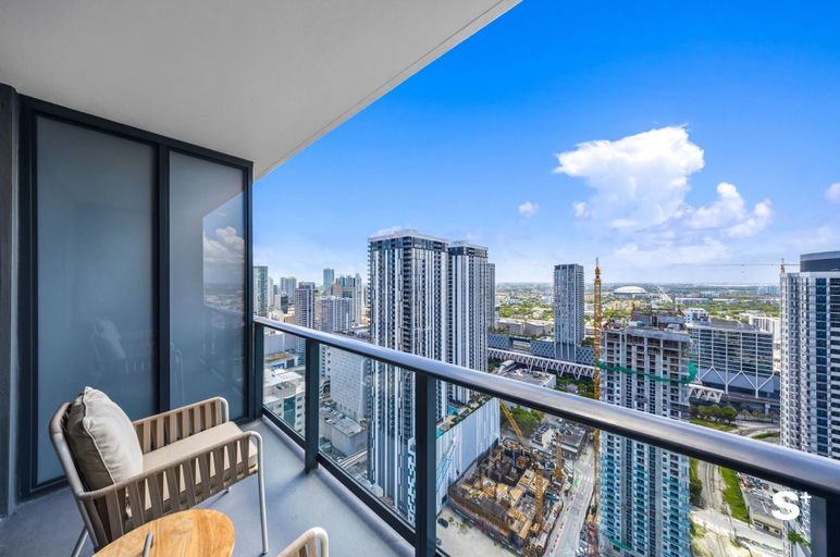 Others 3, Elegant DTW Living 1BR with City Views, Miami-Dade