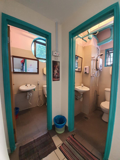 Bathroom 5, TheTravel Hub, Kuala Lumpur