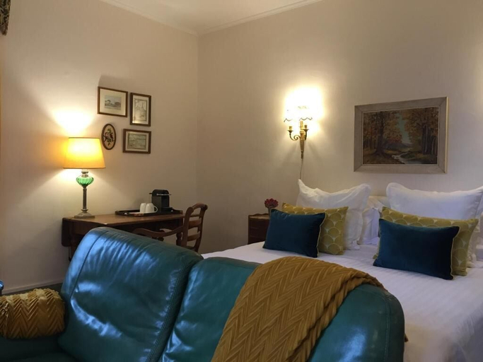 Bedroom 4, La Grenouille Noire, Allier