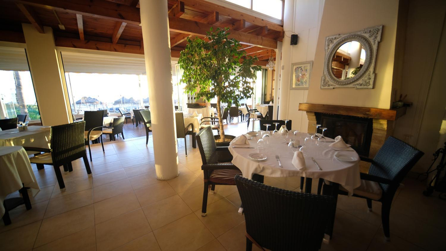 Food & Drinks 4, Marbesa Villas with Jacuzzi, Málaga
